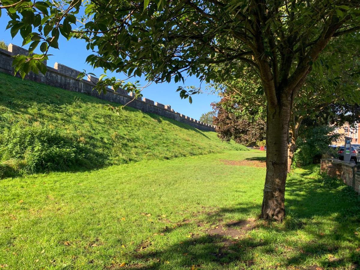 Stay In The Heart Of York At The Hampden - Free Parking - York Holiday Home Extérieur photo
